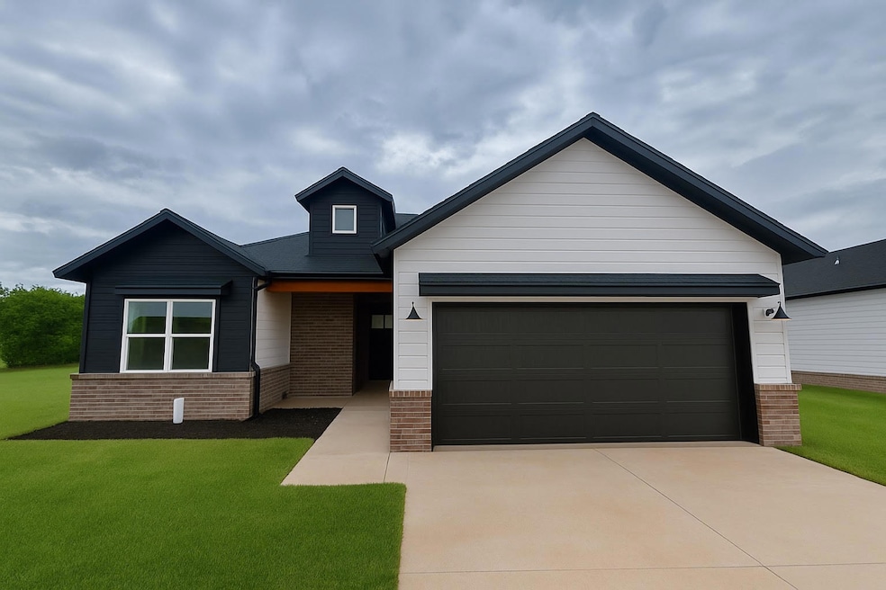 1367 N Harper Ridge Dr, Republic, MO 65738 - photo 1