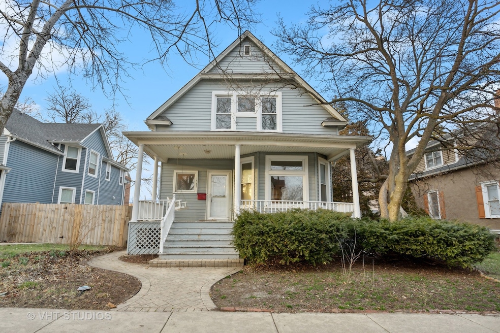 1582 Oakwood Ave, Des Plaines, IL 60016 - photo 1