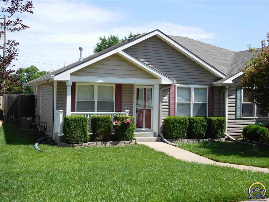 4710 SW 30th St, Topeka, KS 66614 - photo 1