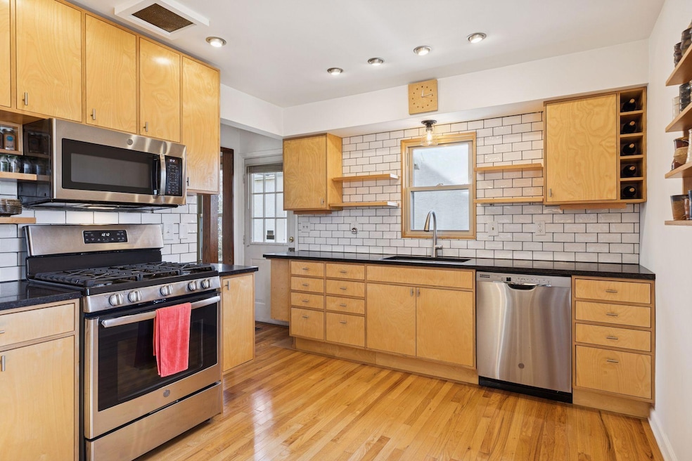 Pending $325,000 • Co-Listing Agent