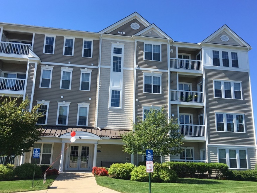 87 Clocktower Dr unit 204, Waltham, MA 02452 - photo 1
