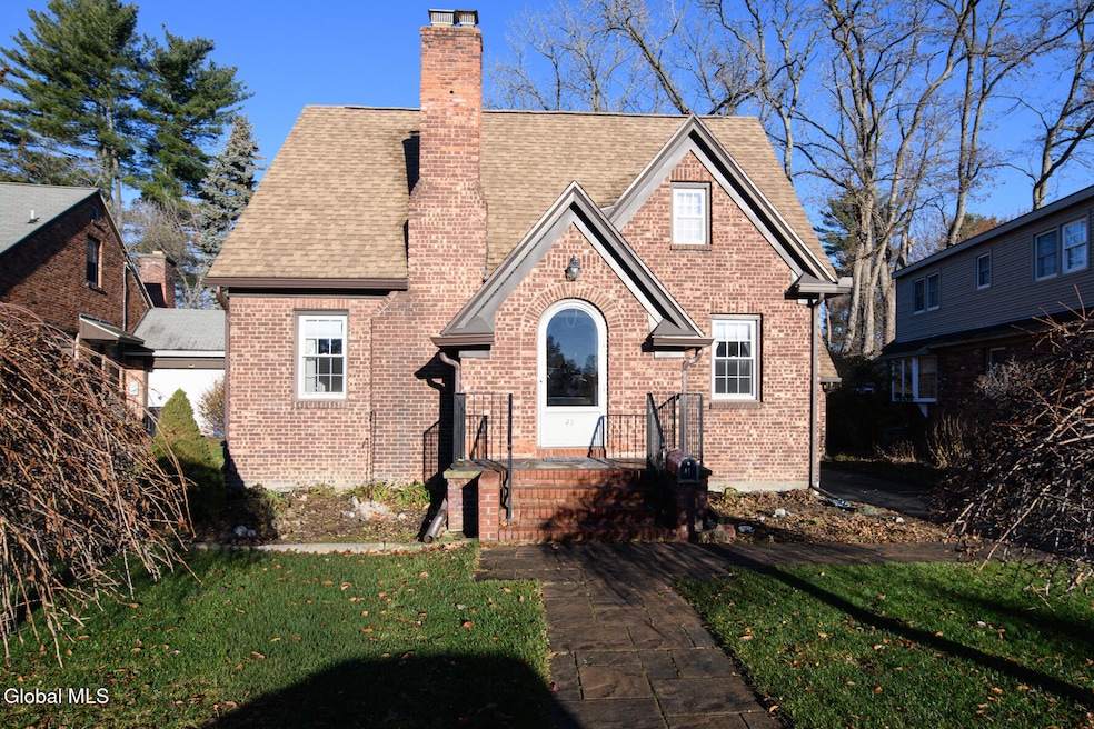 41 Crescent Dr, Albany, NY 12208 - photo 1