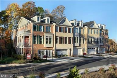 7967 Turtle Creek Cir unit 32, Gainesville, VA 20155 - photo 1