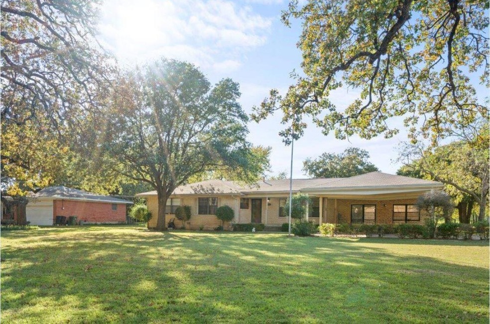 1333 Yates Dr, Hurst, TX 76053 - photo 1