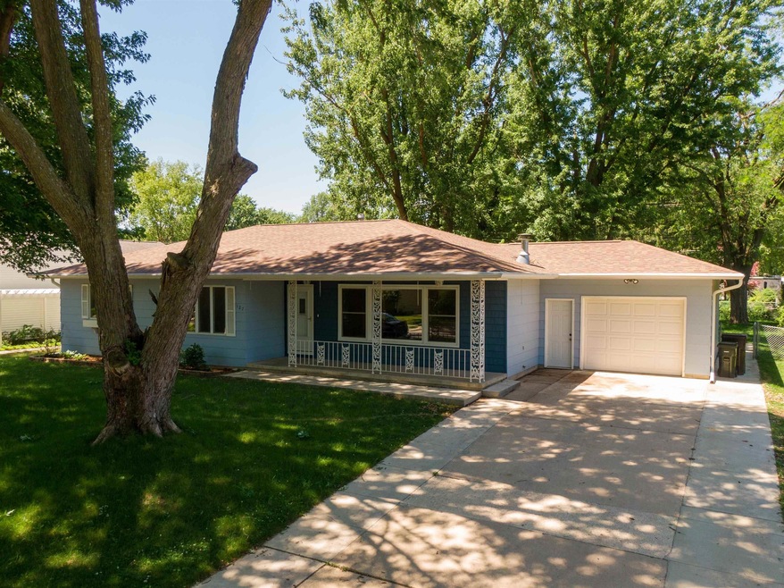 127 Angie Dr, Cedar Falls, IA 50613 - photo 1