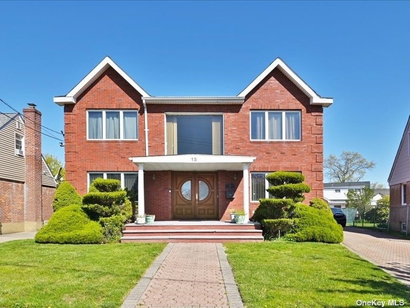 15 Tottenham Place, New Hyde Park, NY 11040 - photo 1