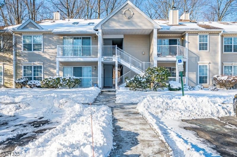111 Lindsey Ct unit H2, Franklin Park, NJ 08823 - photo 1