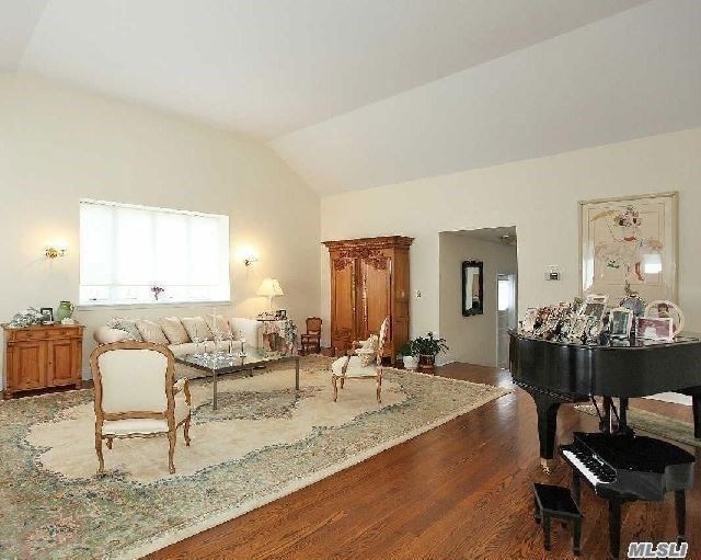 90 Bannister Ln unit Cottag, Lawrence, NY 11559 - photo 1