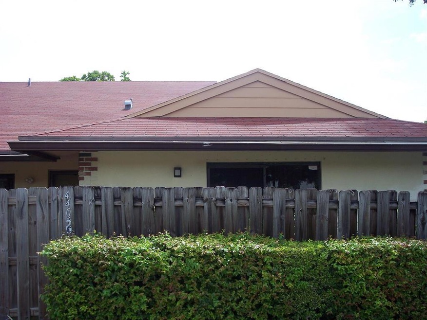 4405 Woodstock Dr unit C, West Palm Beach, FL 33409 - photo 1