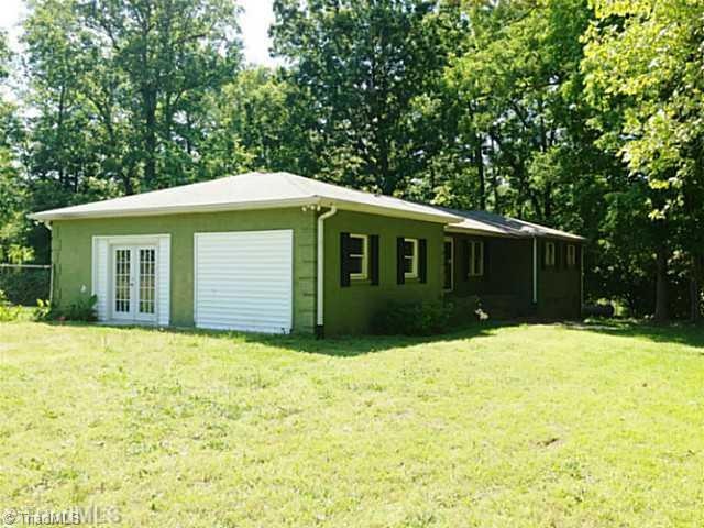 1243 Burnetts Chapel Rd, Greensboro, NC 27406 - photo 1