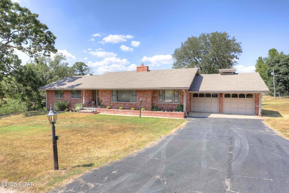 907 Warnall Cir, Seneca, MO 64865 - photo 1