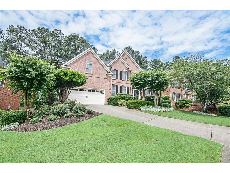 Great curb appeal! Love the lighter brick and crep