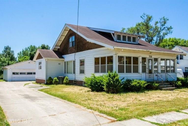 713 S 2nd Ave W, Newton, IA 50208 - photo 1