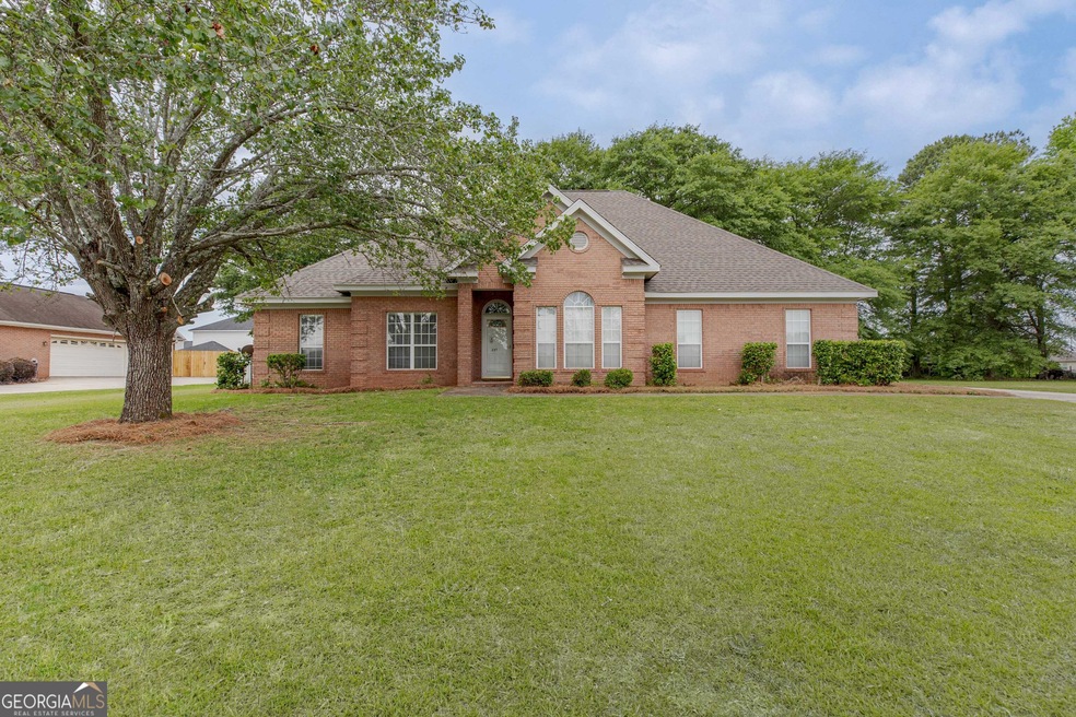 227 Twelve Oaks Dr, Warner Robins, GA 31088 - photo 1