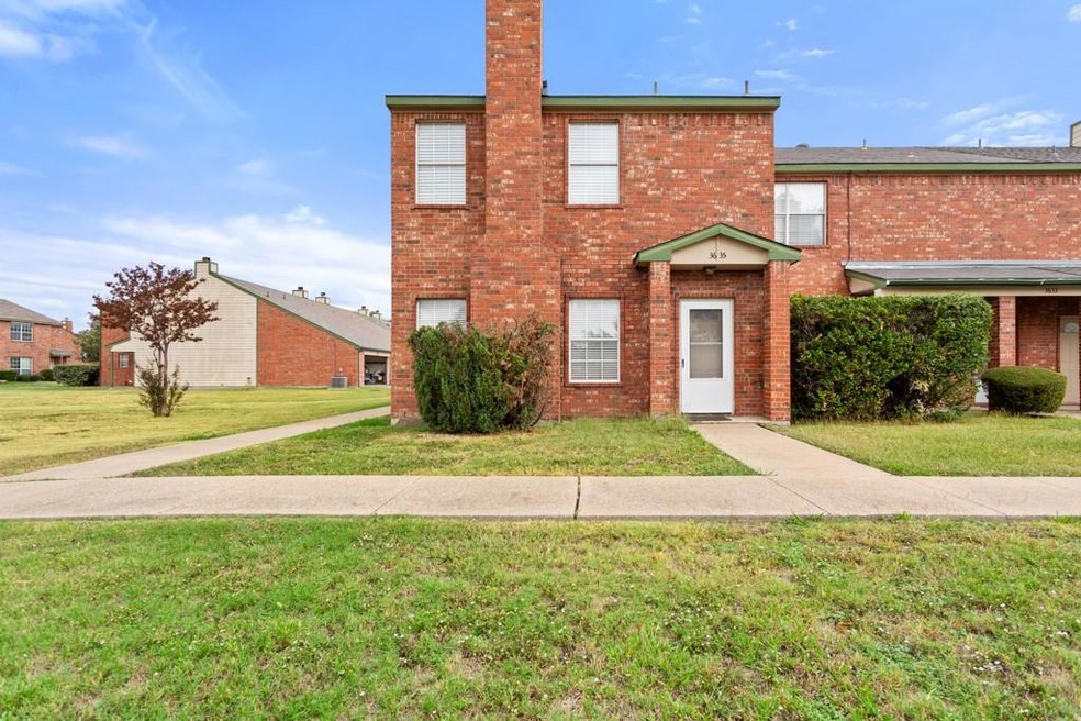 View of front of house featuring a front yard