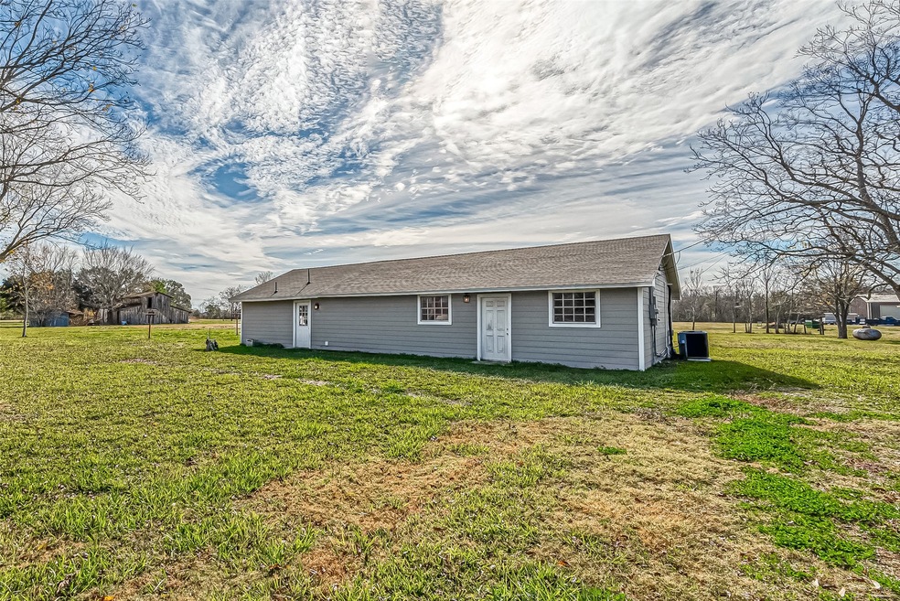 166 Hastings Cir, Alvin, TX 77511 - photo 1