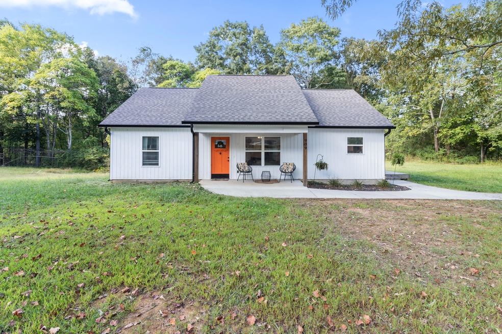 900 Moore Ave-27