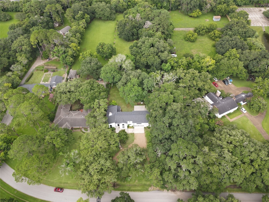 709 Hillcrest Dr, Richmond, TX 77469 - photo 1