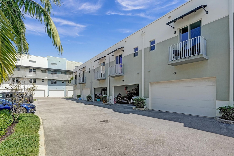 480 NE 35th Ct unit 2, Oakland Park, FL 33334 - photo 1