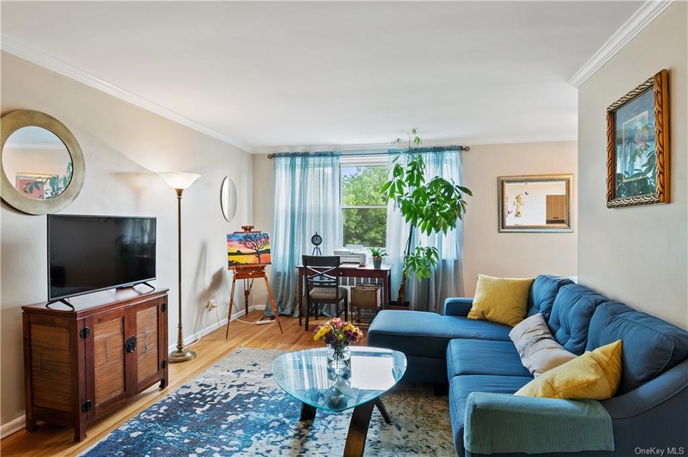 98 Dehaven Dr unit 4M, Yonkers, NY 10703 - photo 1