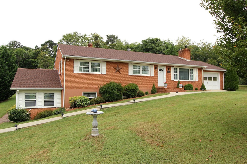 1113 Roswell Lane