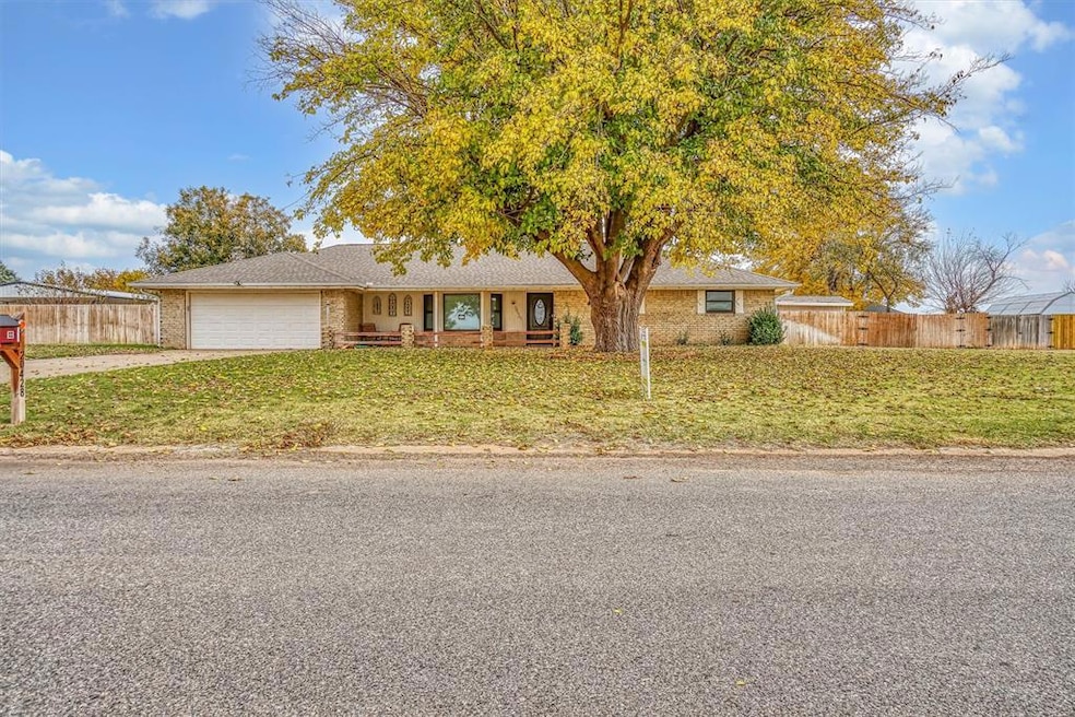 20428 E County Rd, Altus, OK 73521 - photo 1