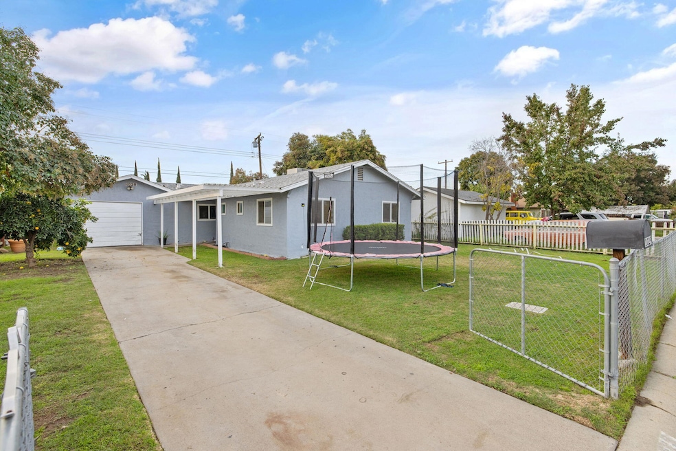 1029 N Gowdy St, Visalia, CA 93292 - photo 1