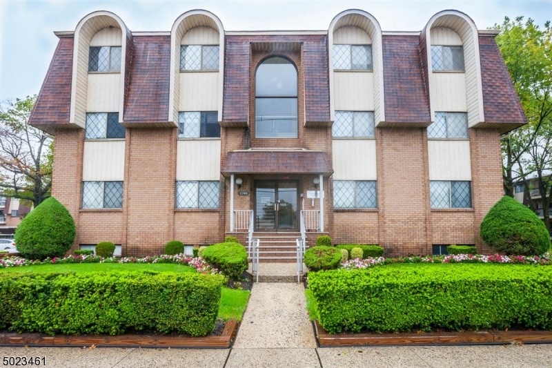 1150 Saint Georges Ave unit C23, Rahway, NJ 07065 - photo 1