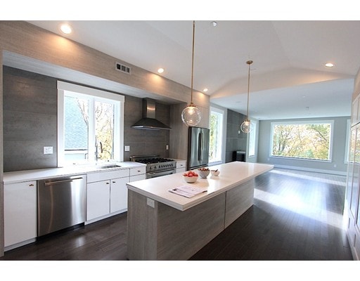 202 Rawson Rd unit 3, Brookline, MA 02445 - photo 1