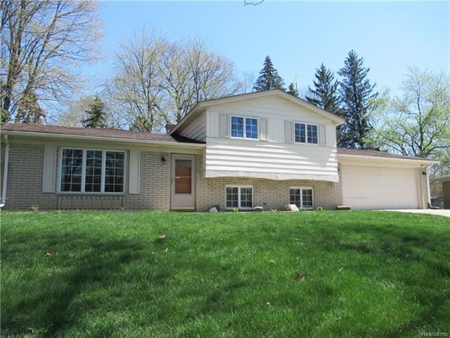 Sought After Silver Lake Estates