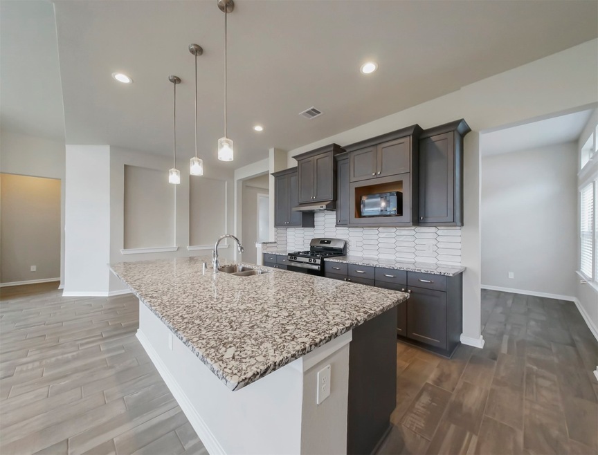 18310 Tiger Flowers Dr, Conroe, TX 77302 - photo 1