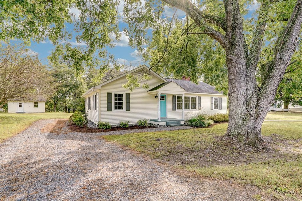 749 Johns Neck Rd, Weems, VA 22576 - photo 1