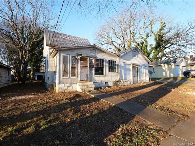 614 Armfield St, Statesville, NC 28677 - photo 1