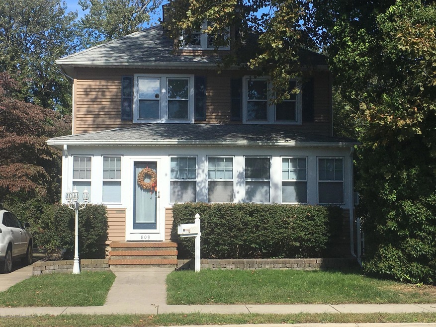 809FormanAve_FrontPic