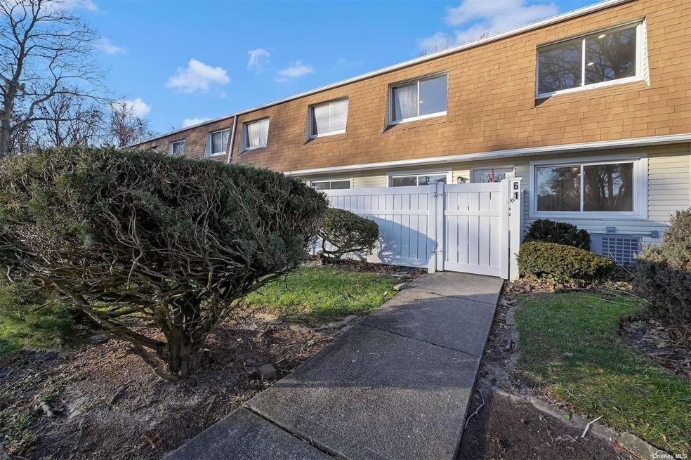 61 Storm Dr unit 61, Holtsville, NY 11742 - photo 1