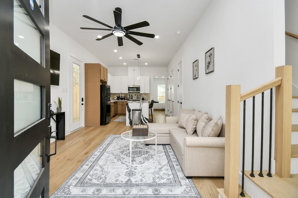 7129 Sidney St unit B, Houston, TX 77021 - photo 1