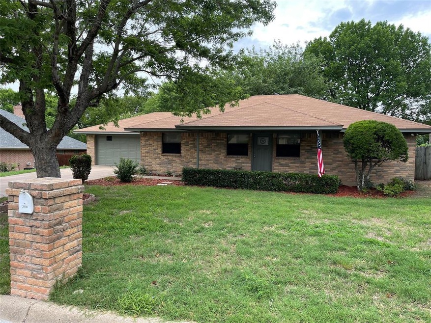 208 Guinevere Dr, Weatherford, TX 76086 - photo 1