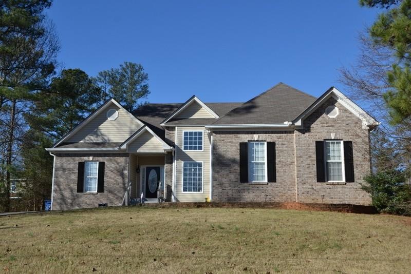 GORGEOUS RANCH HOME WITH LOW MAINTENANCE VINYL SID