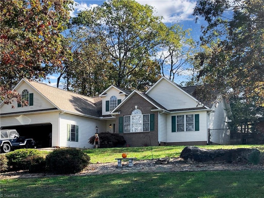 426 Shingle Gap Rd, Purlear, NC 28665 - photo 1