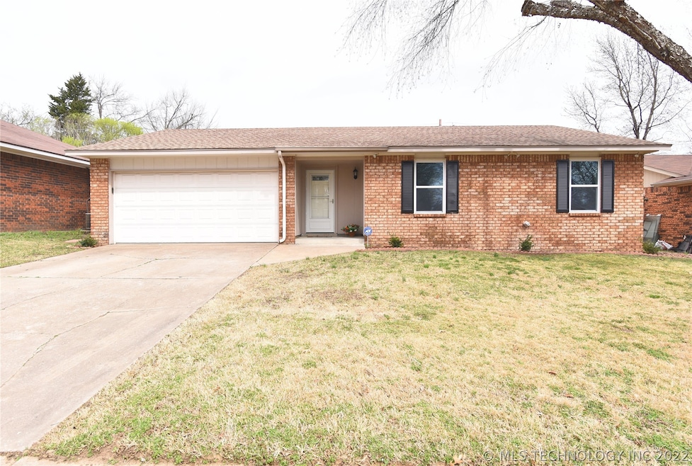 All READY 4 U! 1 level Ranch in great Location! Pa
