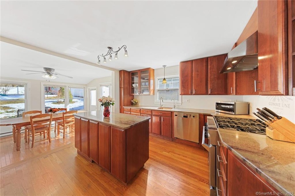 Eat-in Kitchen
