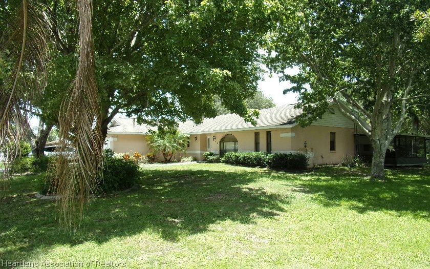 120 Lake Huntley Dr, Lake Placid, FL 33852 - photo 1