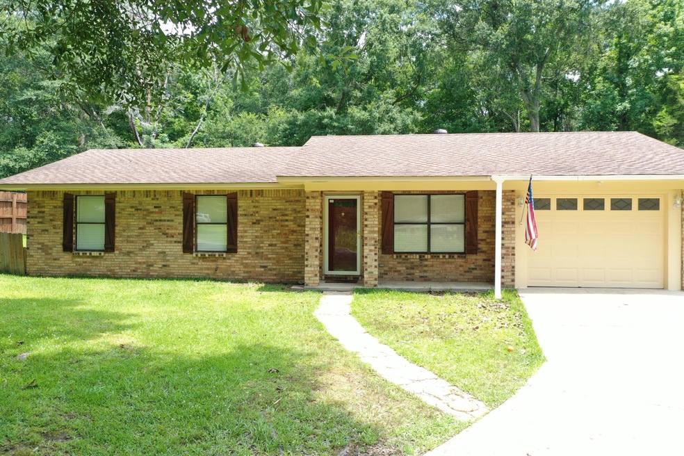 92 Shamrock Dr, Laurel, MS 39443 - photo 1