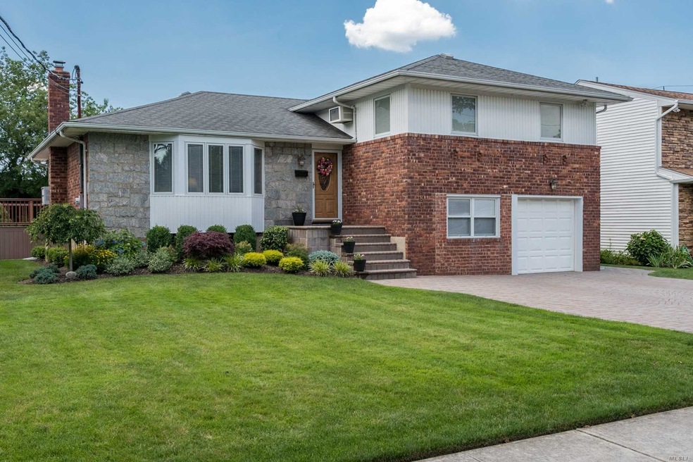 960 Old Britton Rd, North Bellmore, NY 11710 - photo 1