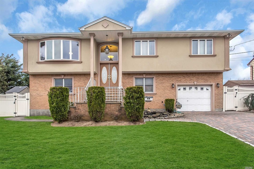 859 Maloon Ave, Franklin Square, NY 11010 - photo 1