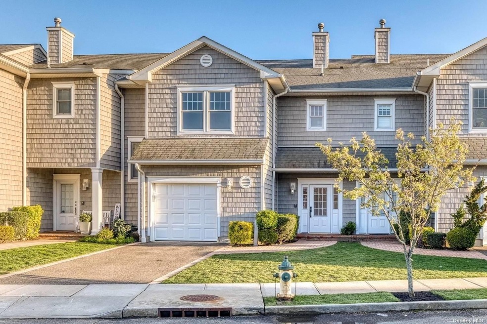 50 Ocean Watch Ct unit 50, Freeport, NY 11520 - photo 1