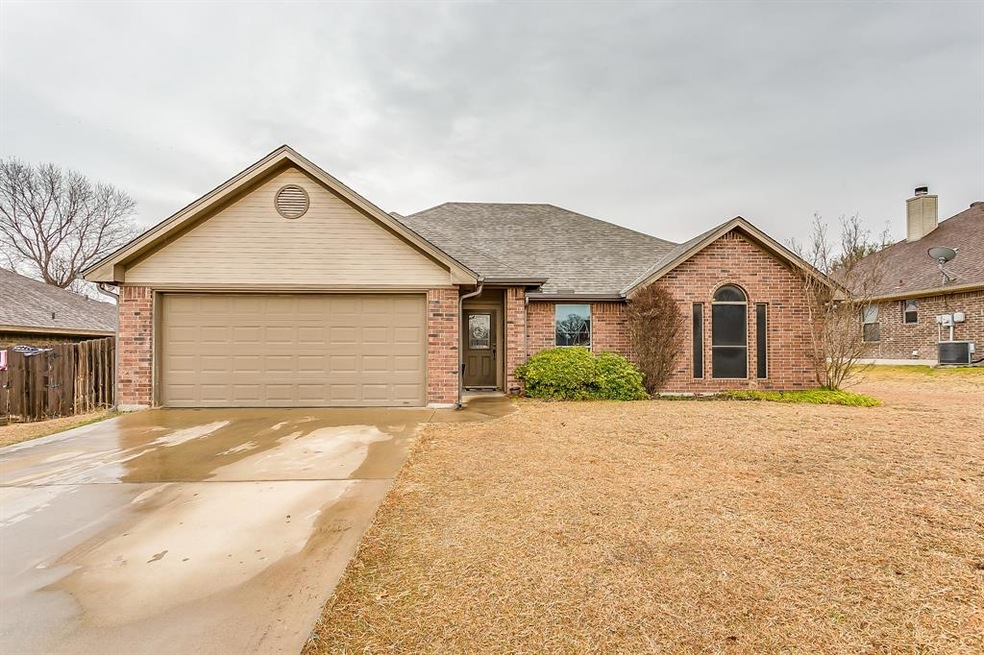 314 Carlisle Dr, Weatherford, TX 76085 - photo 1