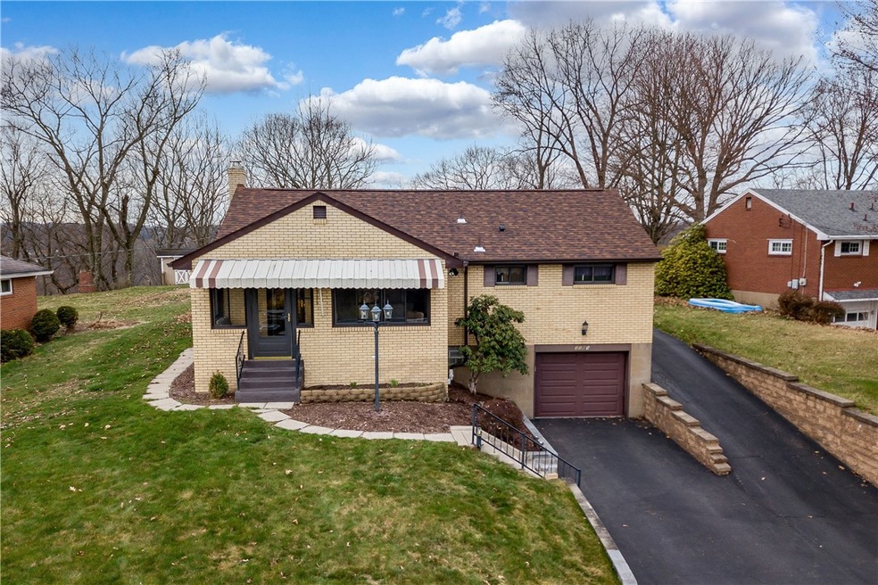 Welcome to 1-level living at 1109 Middle Road!