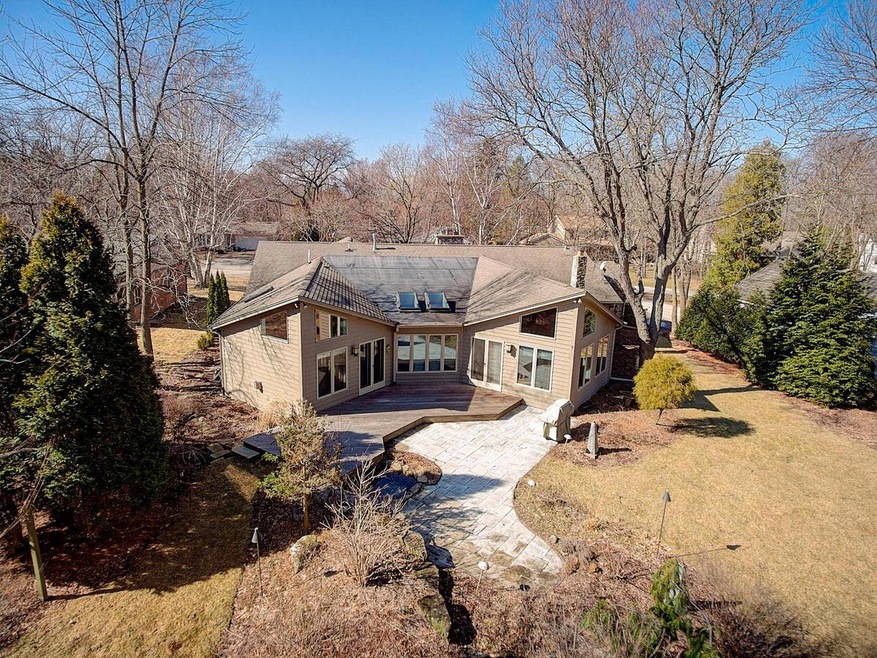 8118 N Links WAY, Fox Point, WI