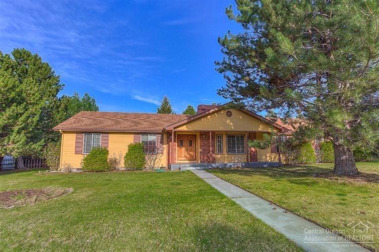 61260 Victory Loop, Bend, OR 97702 - photo 1